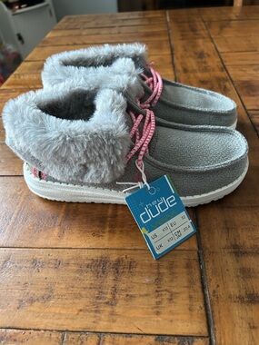 Hey Dude Britt Youth BOHO Gray Faux-Fur Slip-On Shoes with Pink Laces 13 kids